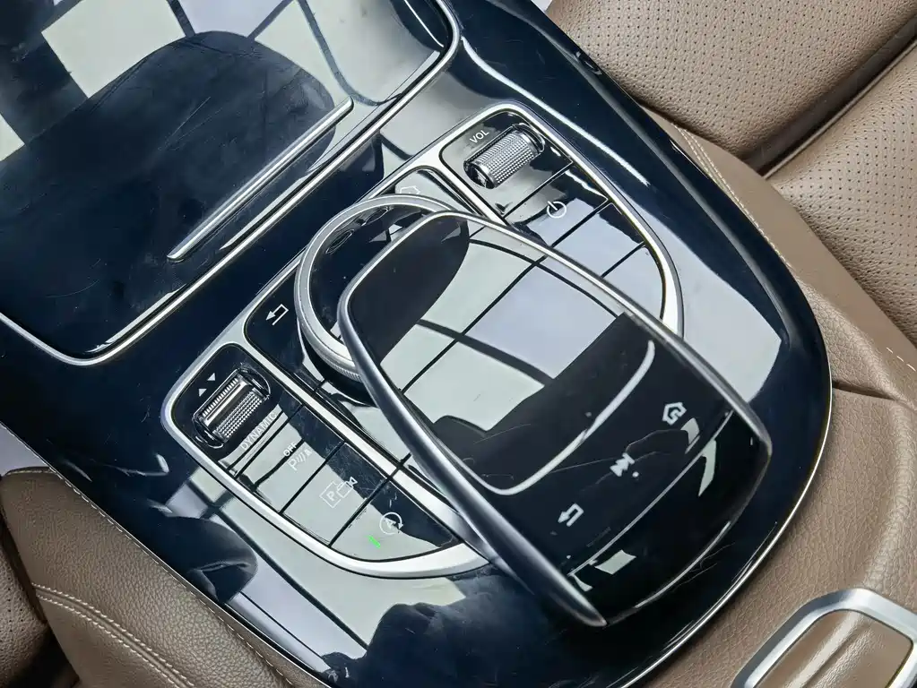 Mercedes-Benz E-Class — миниатюра 13