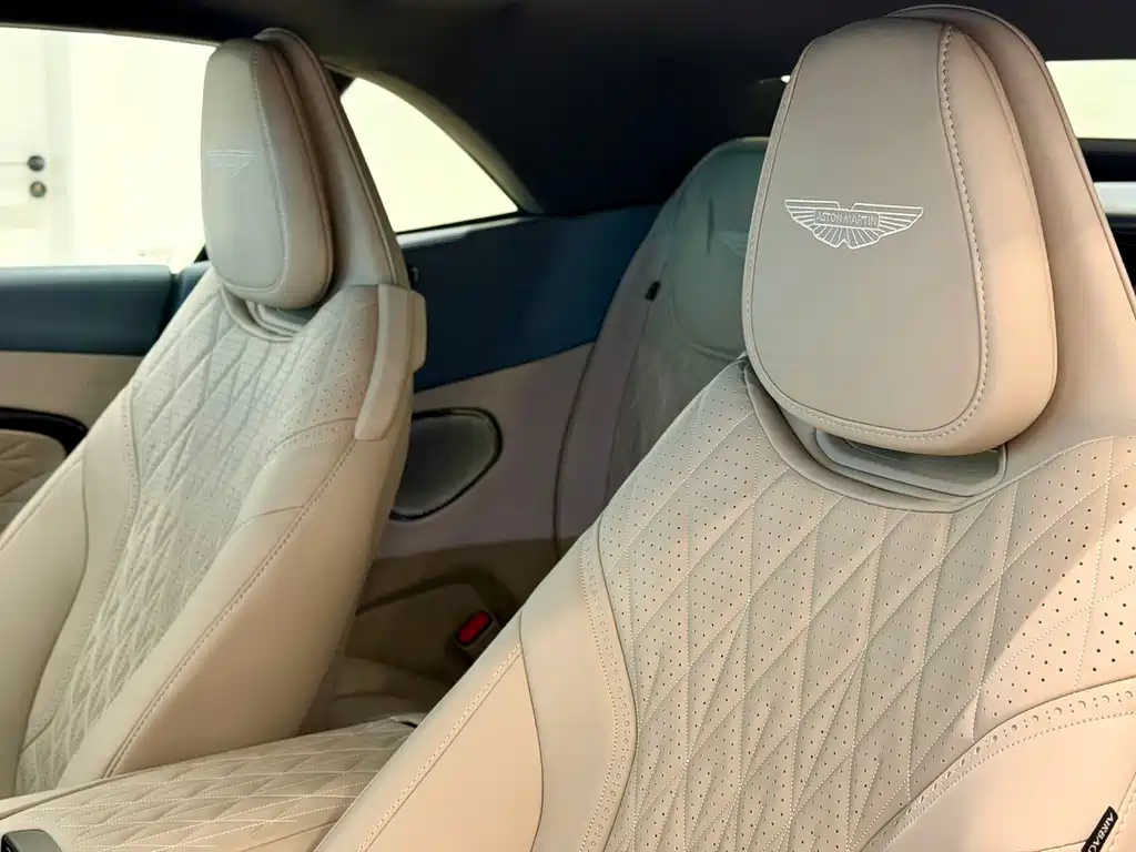Aston Martin DB12 — миниатюра 7