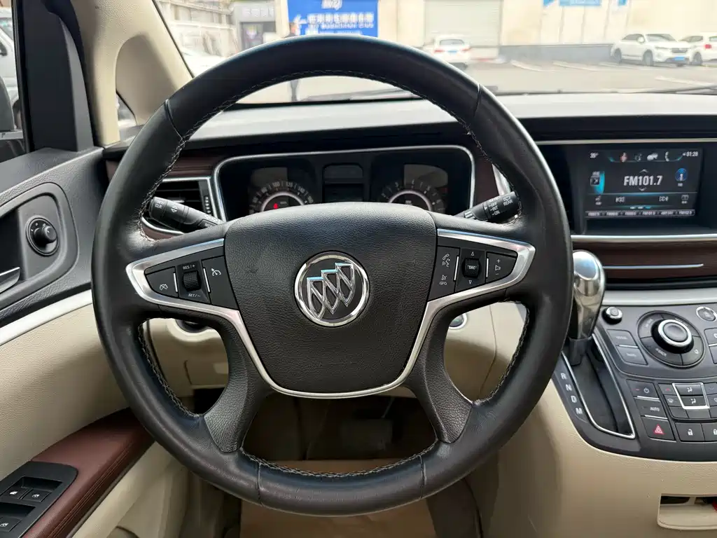 Buick GL8 — миниатюра 5