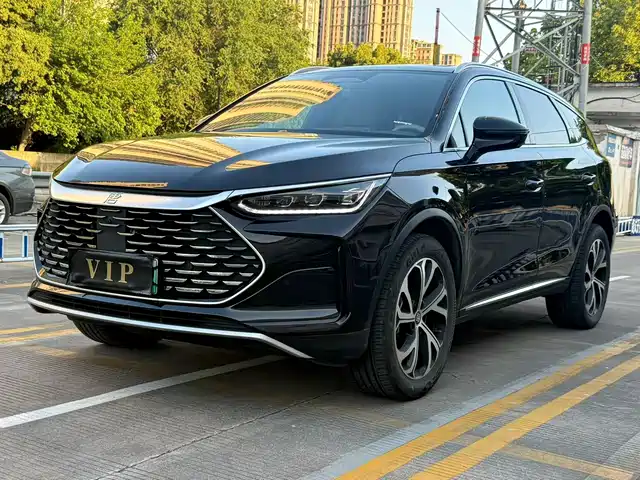 2025 BYD Tang