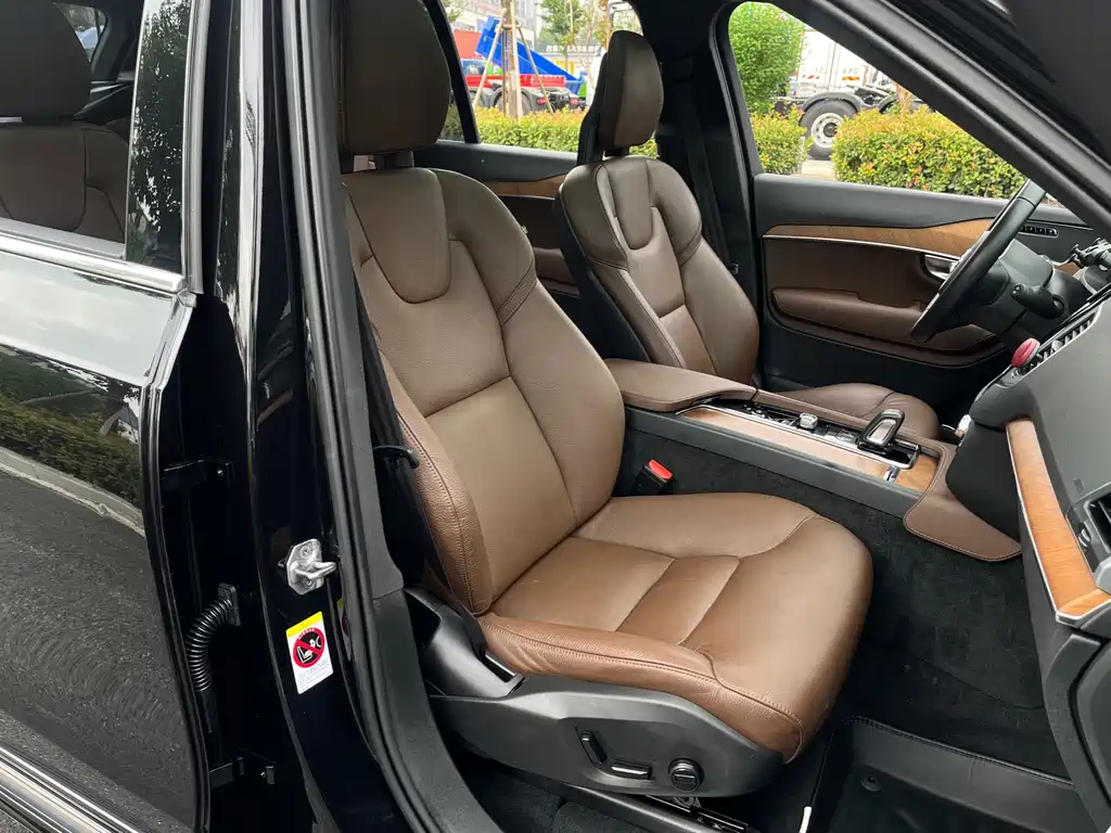 Volvo XC90 — миниатюра 22