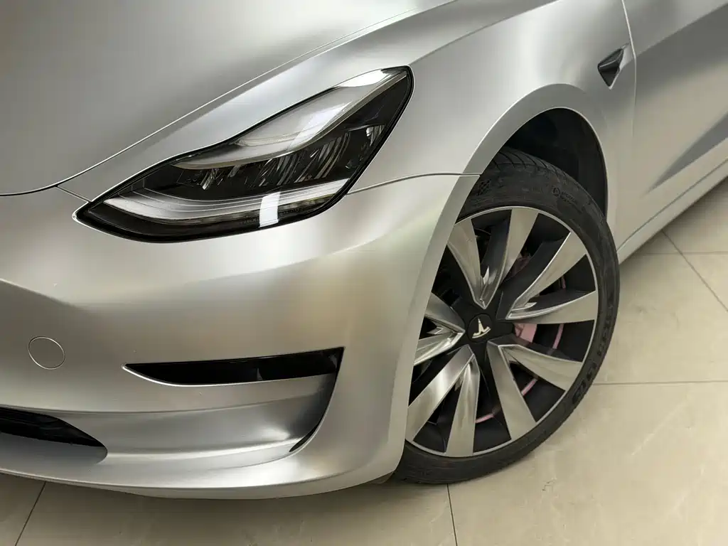 Tesla Model 3 — миниатюра 3