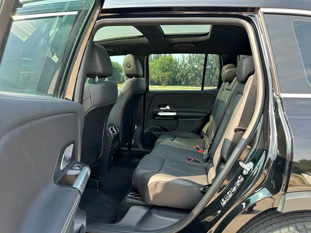 Mercedes-Benz GLB — миниатюра 10