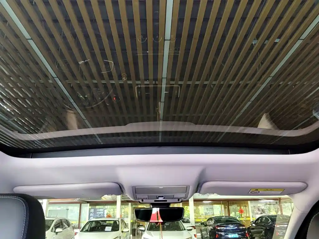 Jaguar E-PACE — миниатюра 18