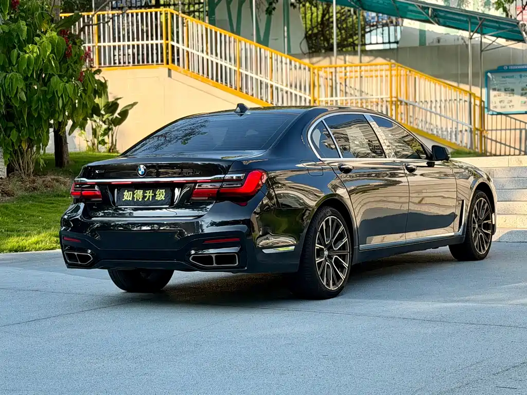 BMW 7 Series — миниатюра 7