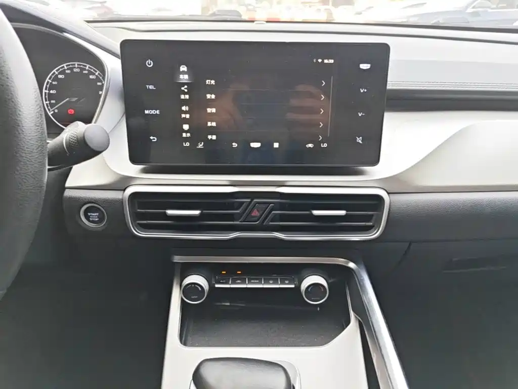 Geely Binyue — миниатюра 13