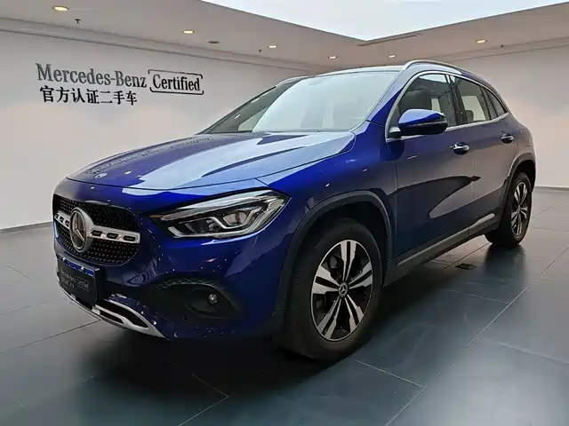 MERCEDES-BENZ GLA