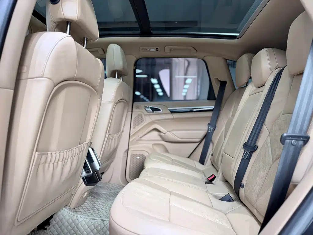Porsche Cayenne — миниатюра 8
