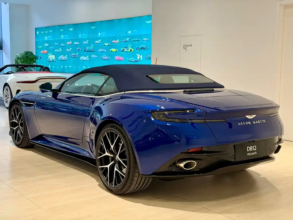 Aston Martin DB12 — миниатюра 2