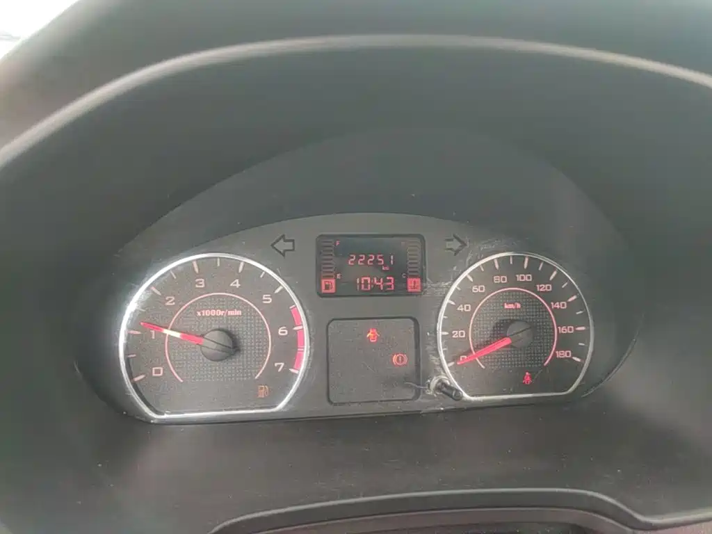 Wuling Hongguang V — миниатюра 12