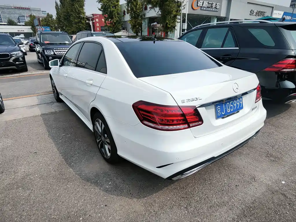 Mercedes-Benz E-Class — миниатюра 13