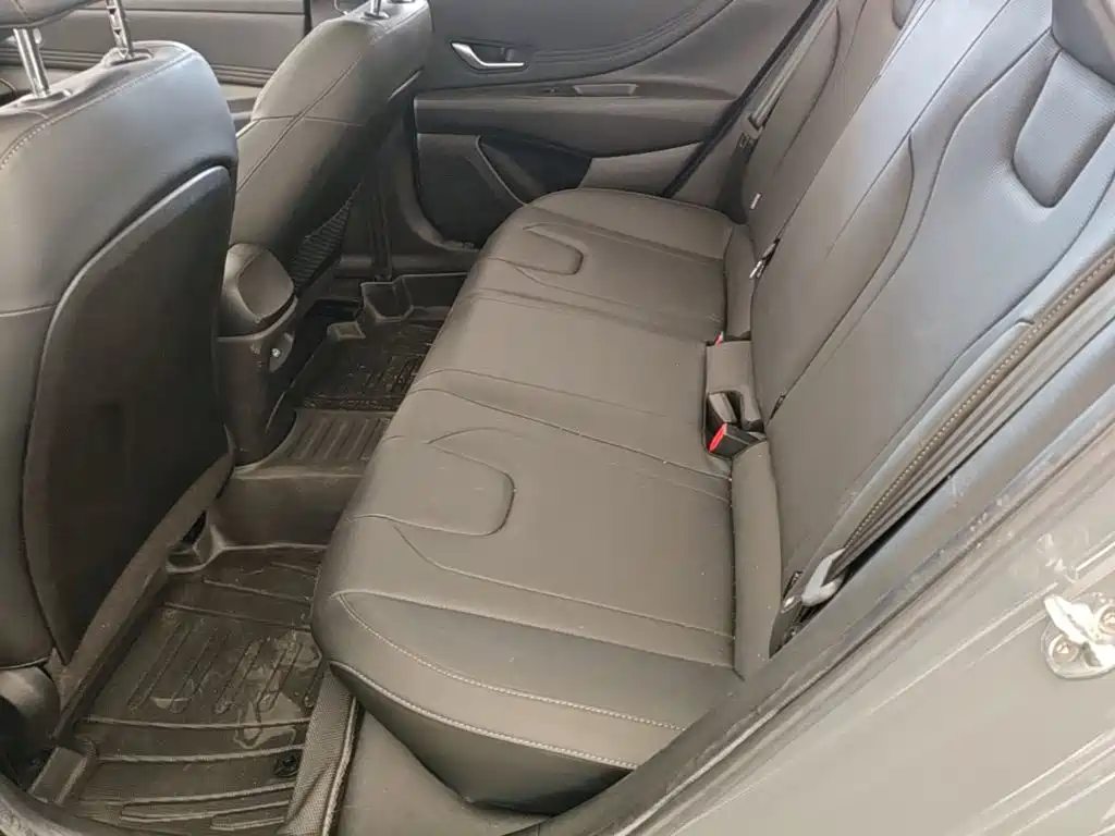 Hyundai Elantra — миниатюра 17