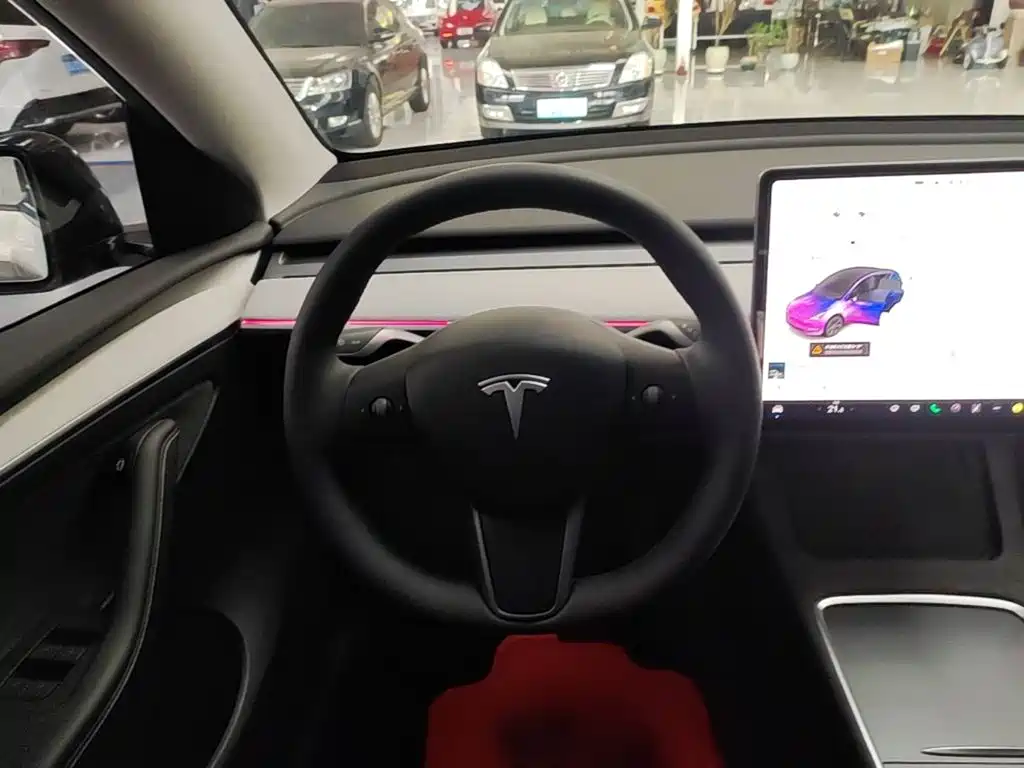 Tesla Model Y — миниатюра 11