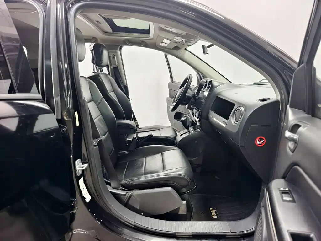 Jeep Compass (Import) — миниатюра 14