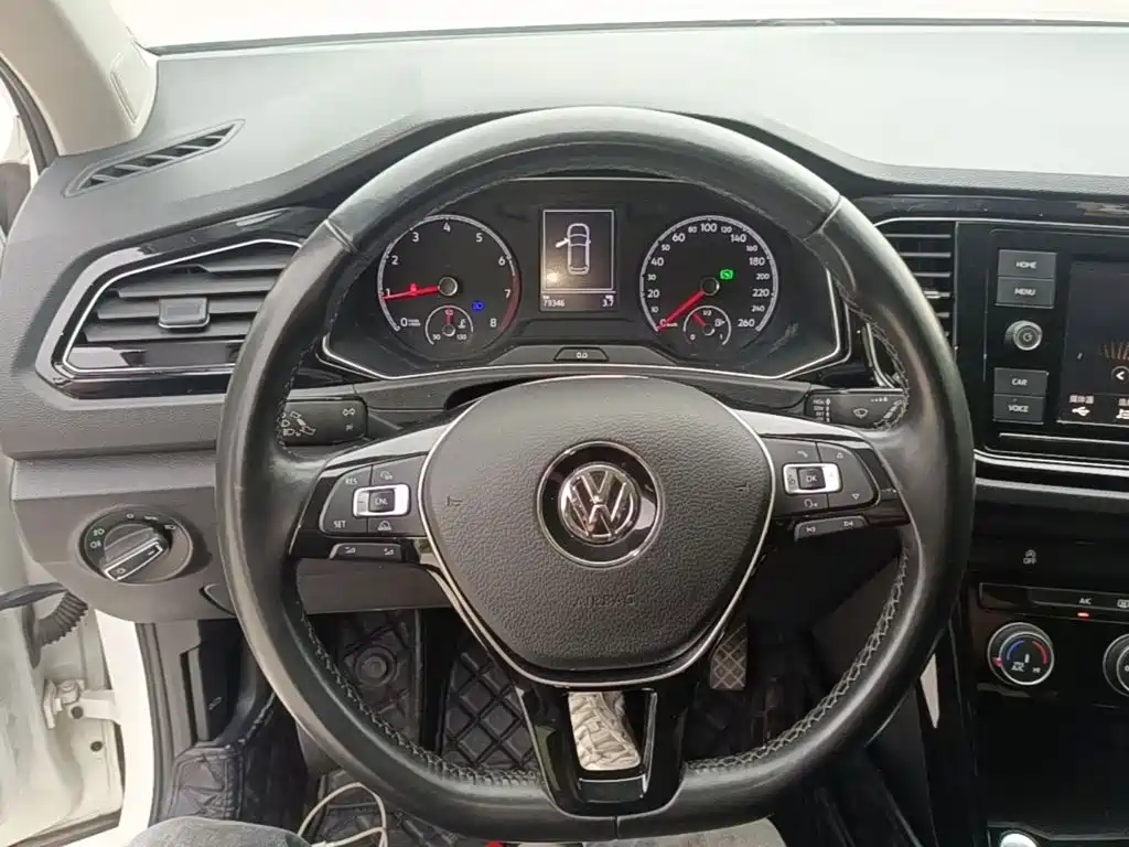 Volkswagen T-Roc — миниатюра 11