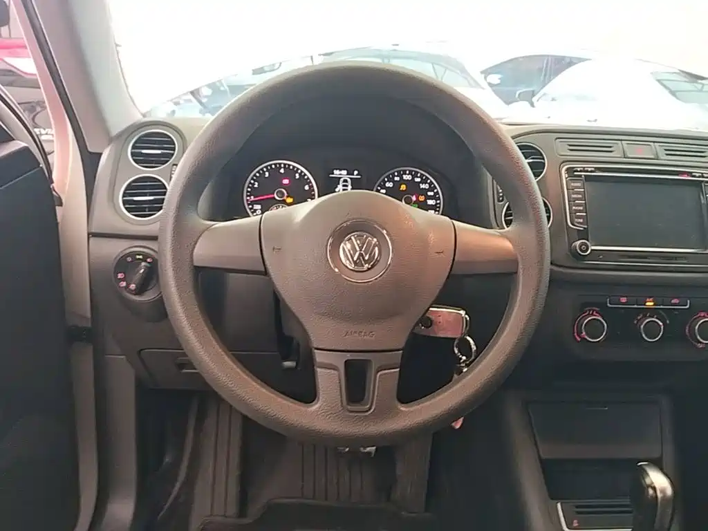 Volkswagen Tiguan — миниатюра 11