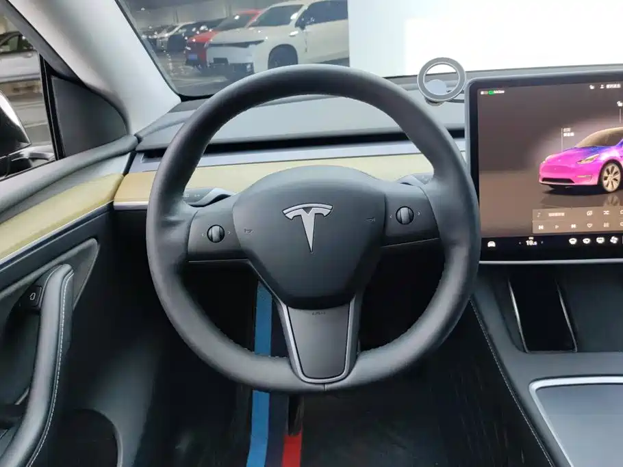 Tesla Model Y — миниатюра 15