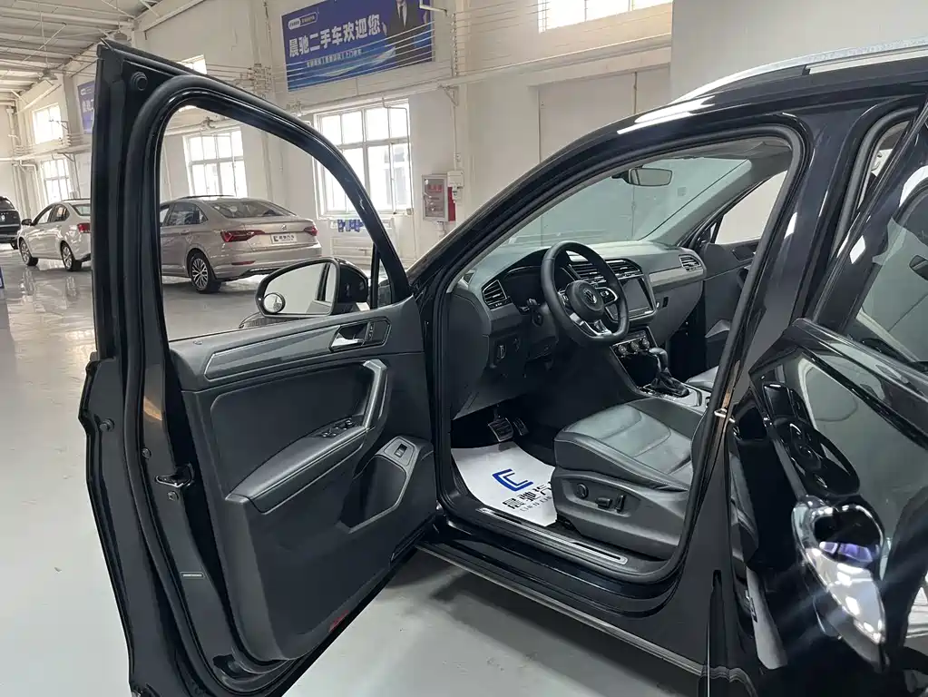 Volkswagen Tiguan L — миниатюра 7