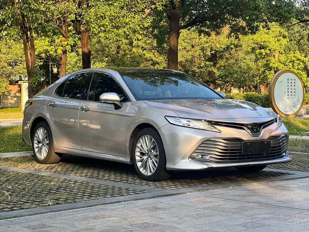 Toyota Camry — миниатюра 5