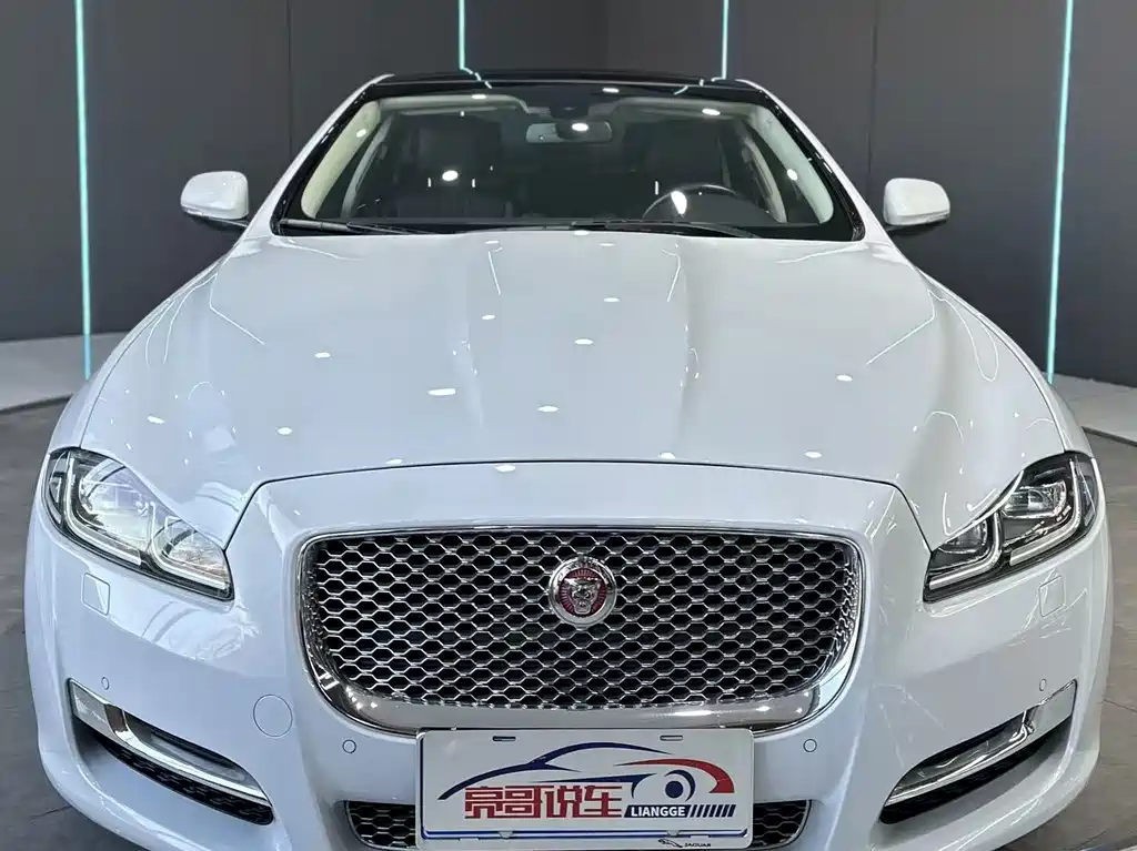 JAGUAR XJ