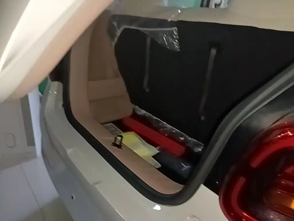 Wuling MINIEV — миниатюра 19