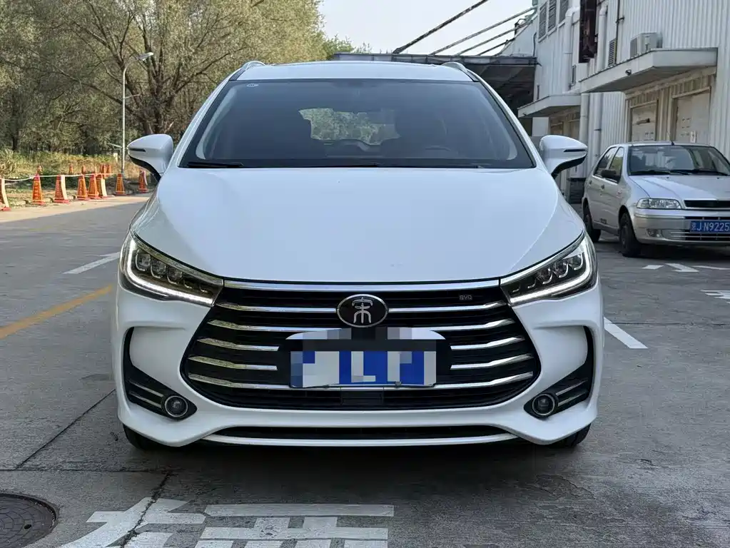 BYD MAX — миниатюра 2