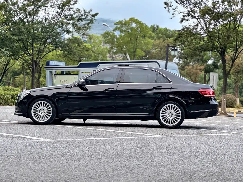 Mercedes-Benz E-Class — миниатюра 10