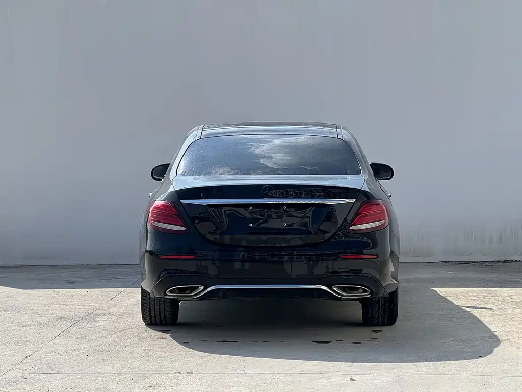 Mercedes-Benz E-Class — миниатюра 10