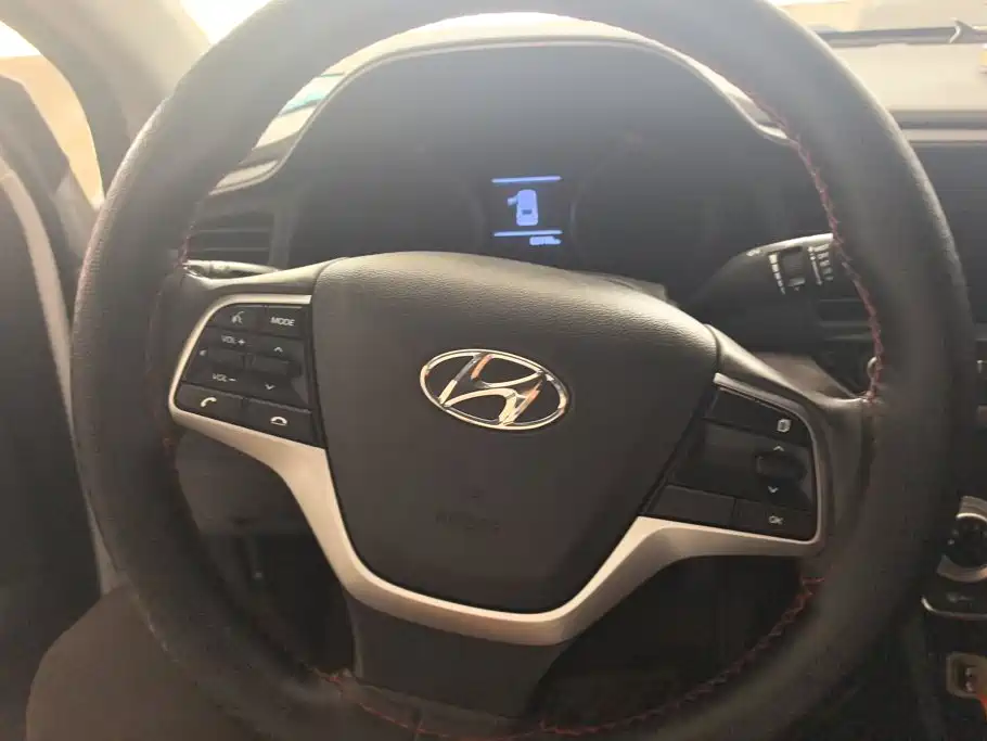 Hyundai Elantra — миниатюра 15