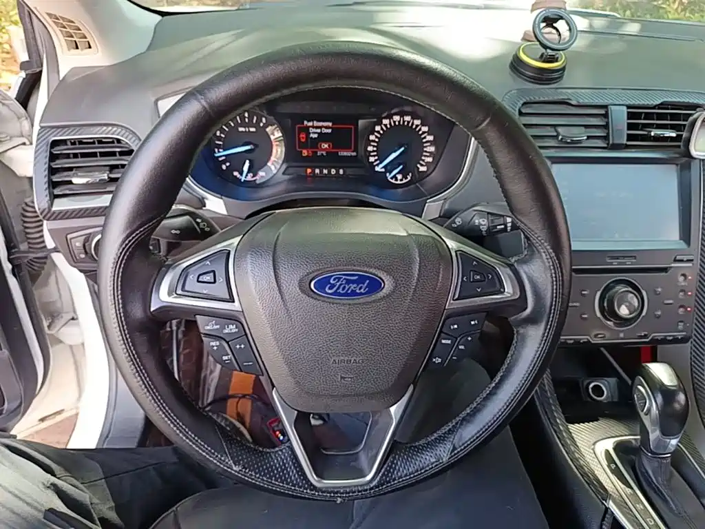Ford Mondeo — миниатюра 11