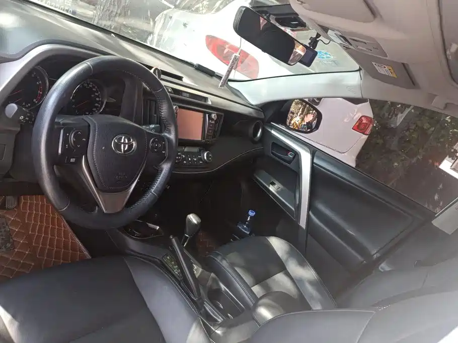 Toyota RAV4 — миниатюра 12