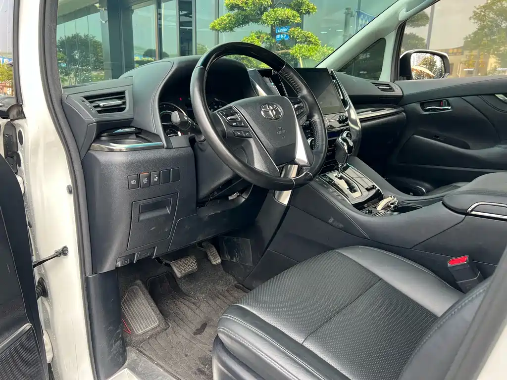 Toyota Vellfire — миниатюра 2