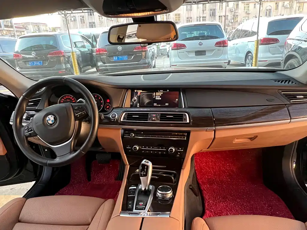 BMW 7 Series — миниатюра 9
