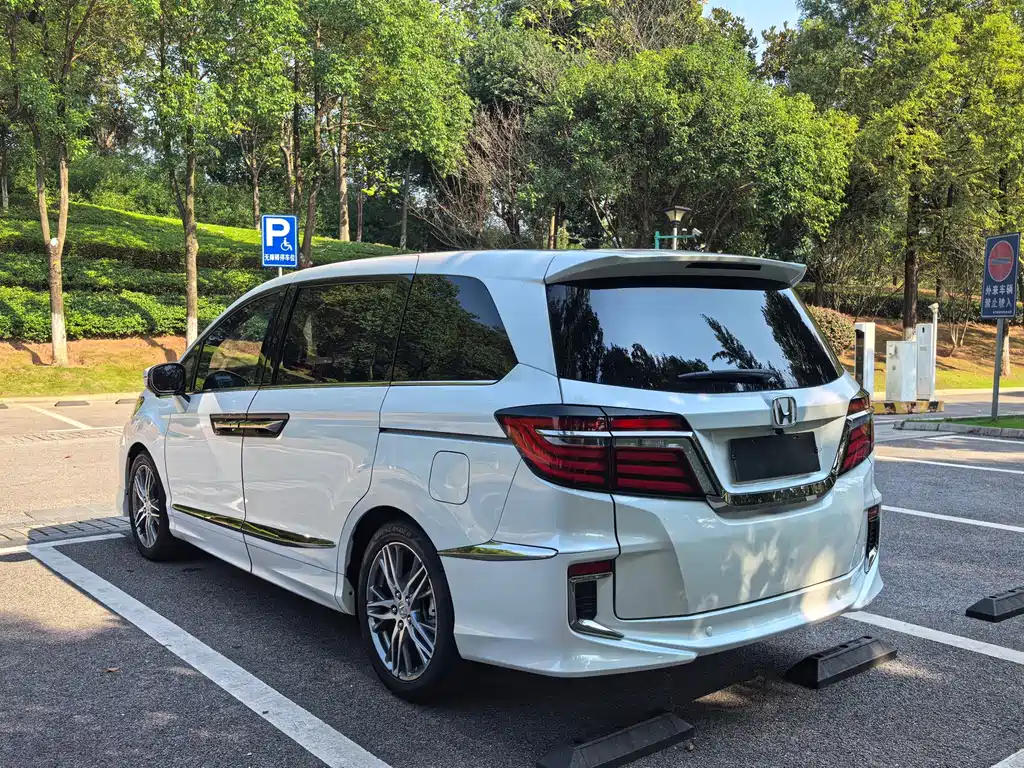 Honda Elysion — миниатюра 6