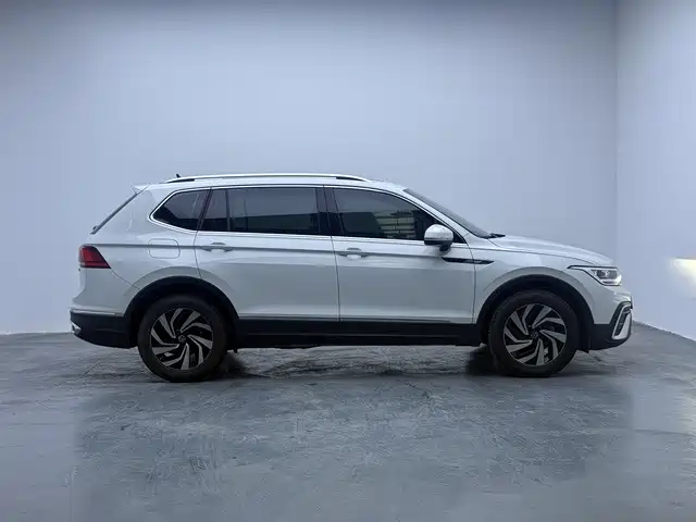 Volkswagen Tiguan L — миниатюра 2