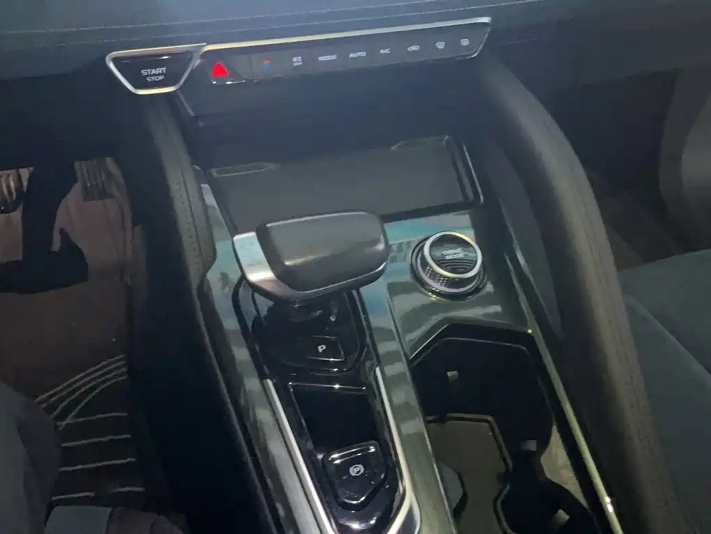 Geely Xingyue L — миниатюра 10
