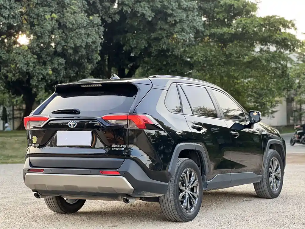 Toyota RAV4 — миниатюра 14