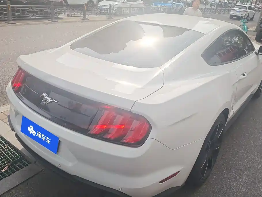 Ford Mustang — миниатюра 3
