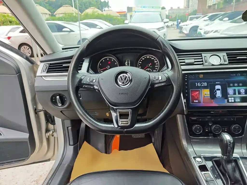 Volkswagen Passat — миниатюра 11