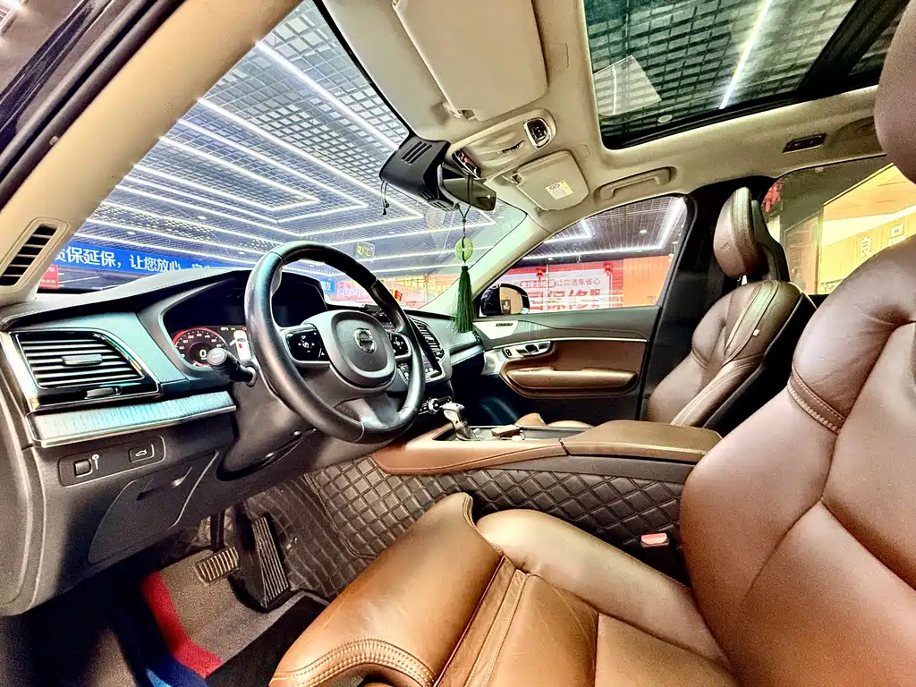 Volvo XC90 — миниатюра 9