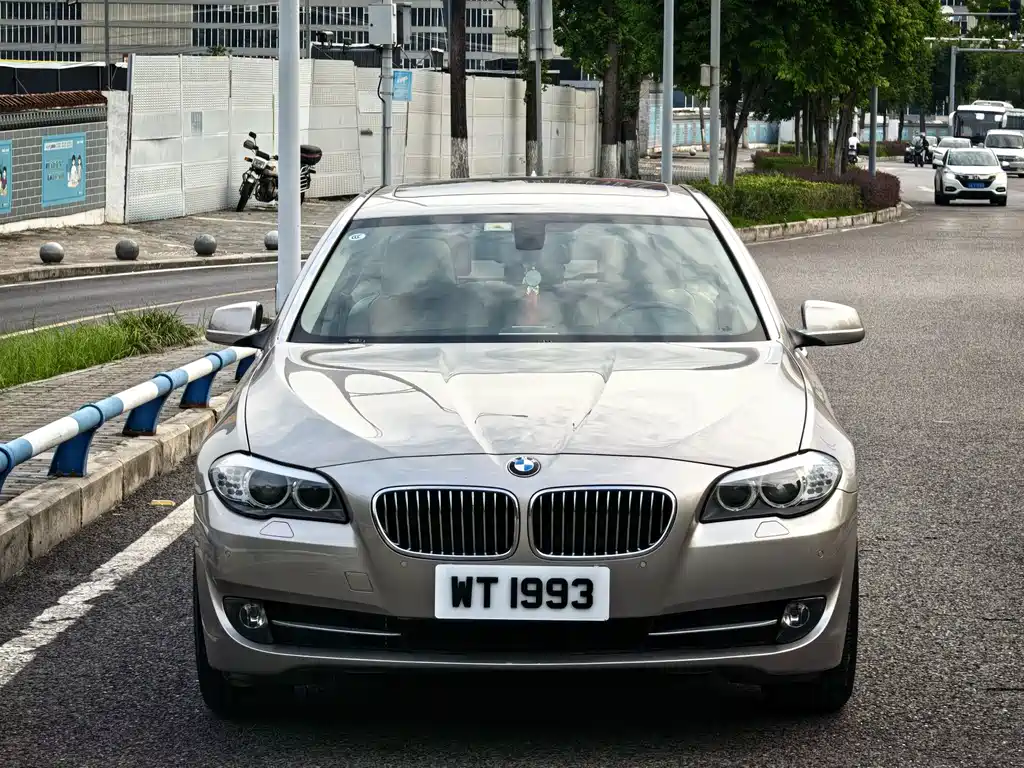BMW 5 Series — миниатюра 2
