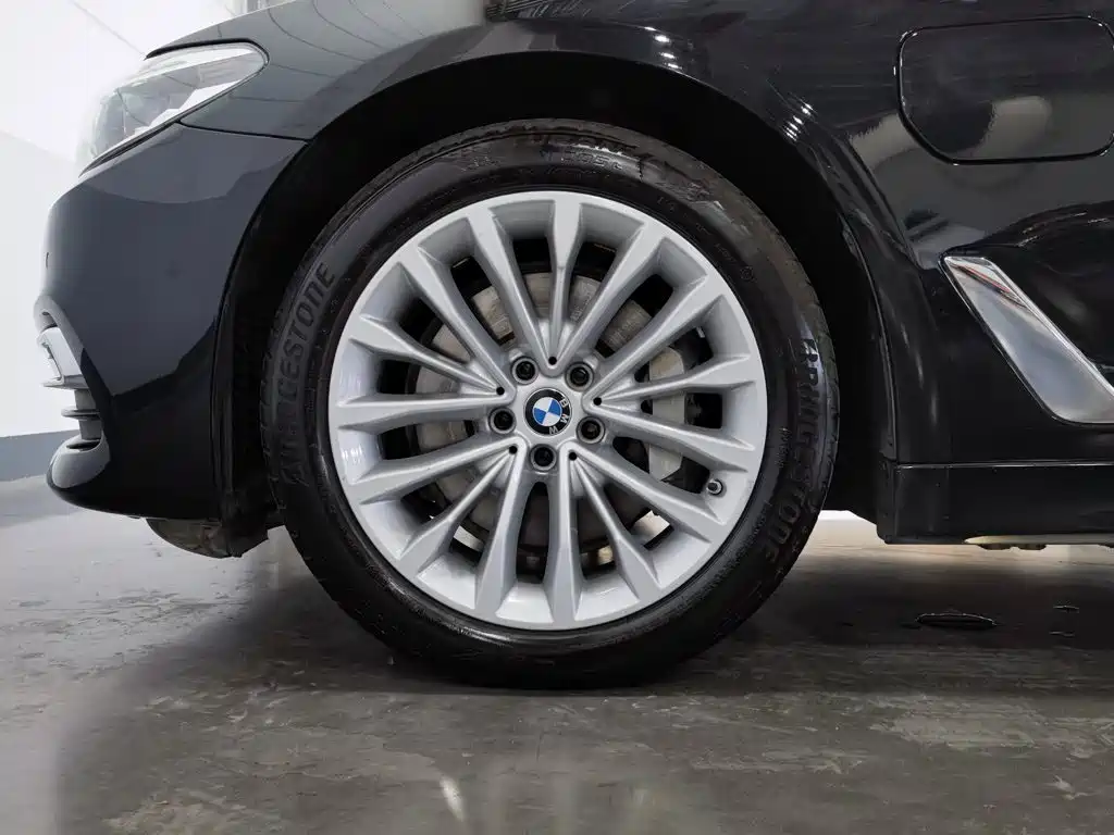 BMW 5 Series New Energy — миниатюра 17