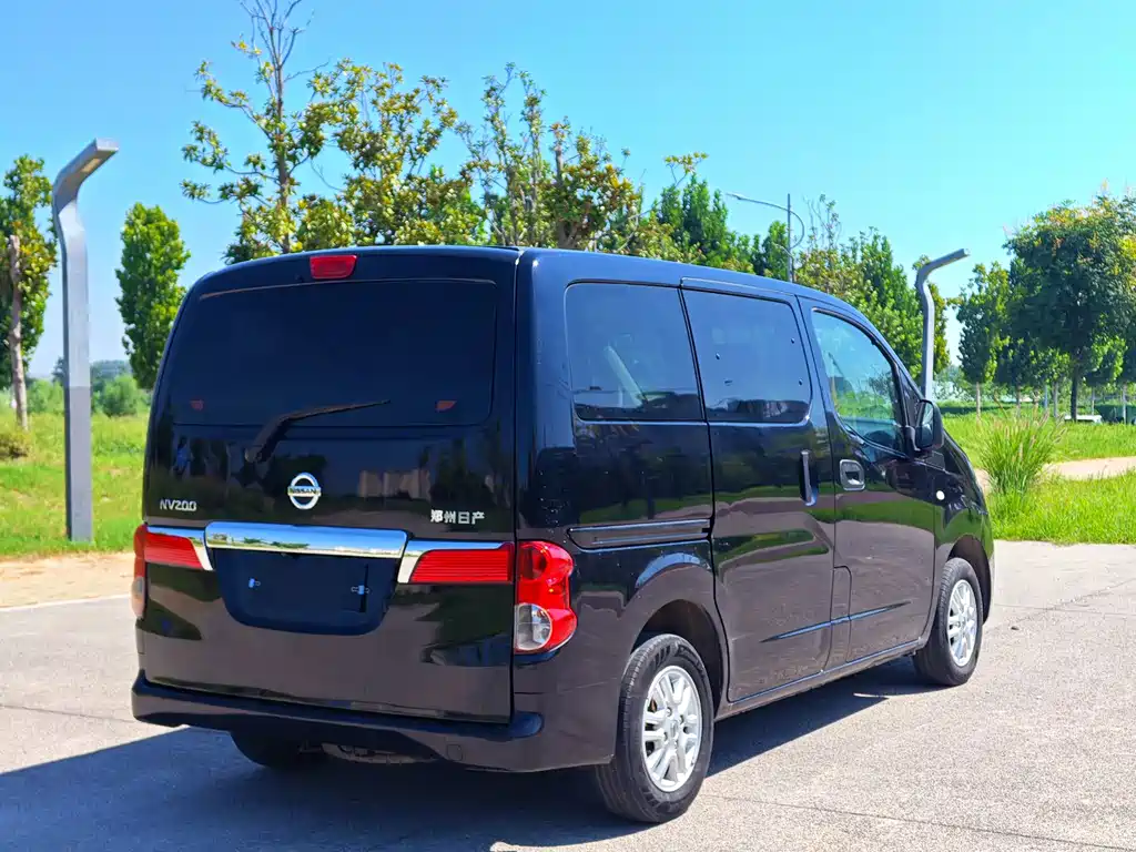 Nissan NV200 — миниатюра 9