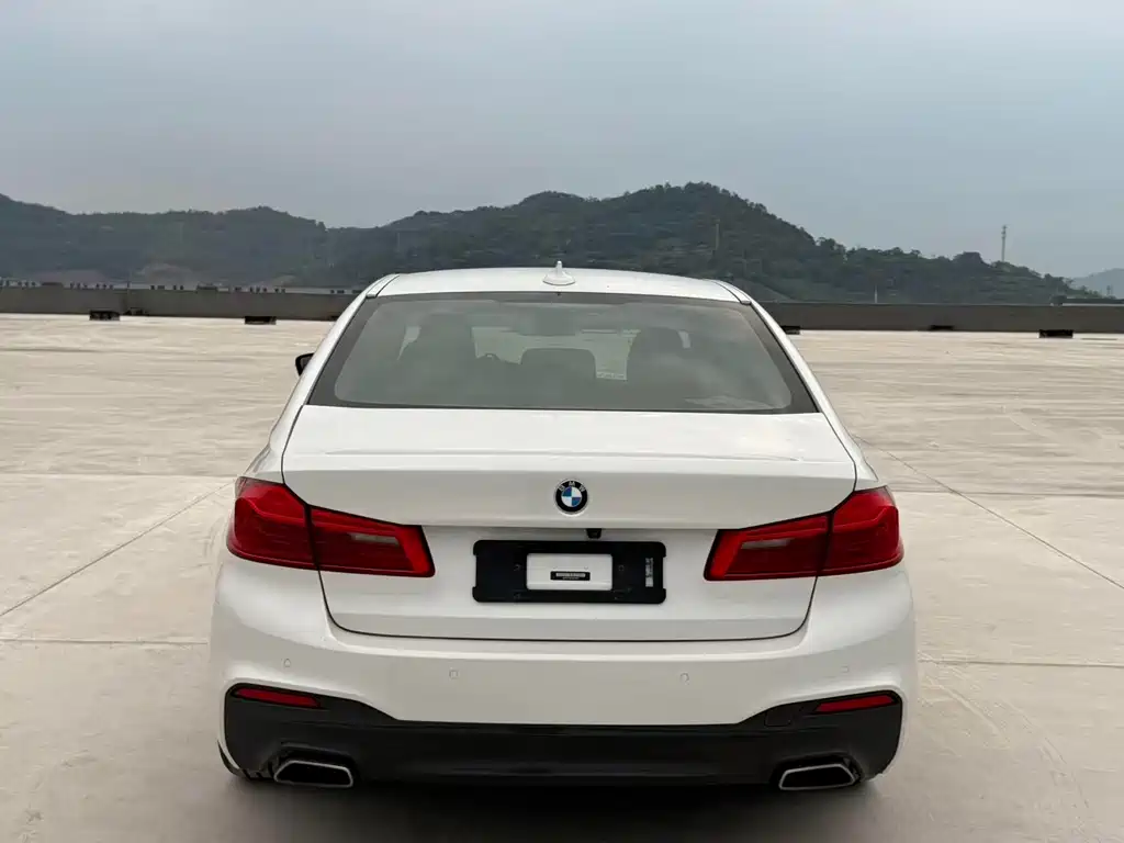 BMW 5 Series — миниатюра 8