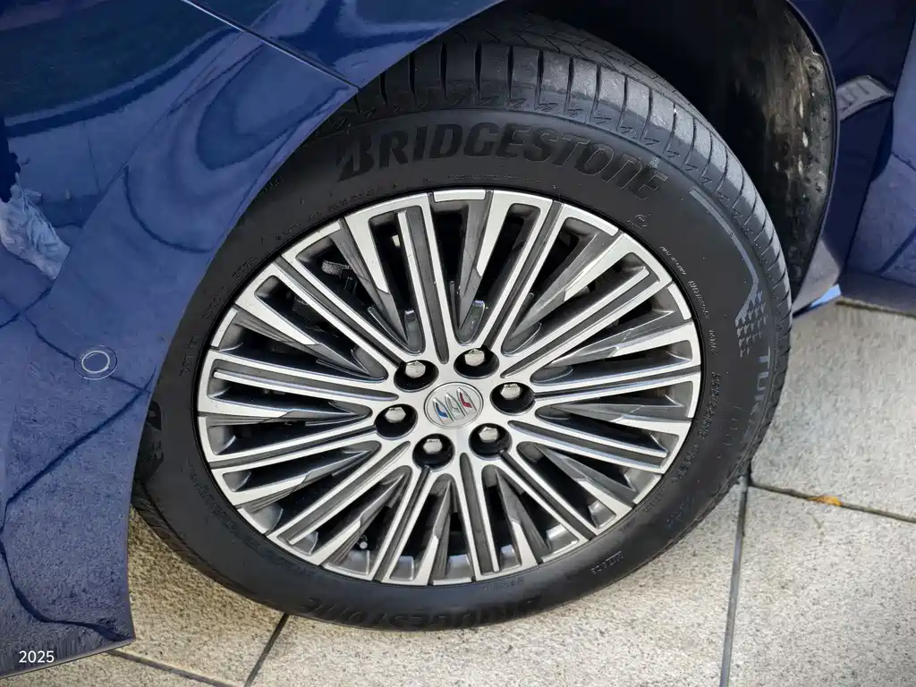 BUICK GL8 NEW ENERGY