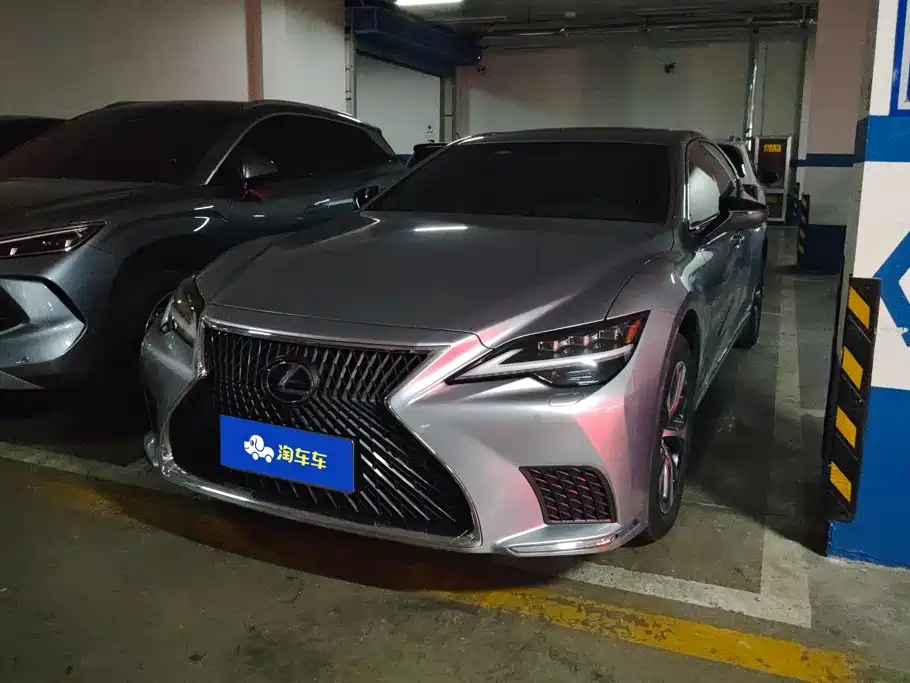 Lexus LS