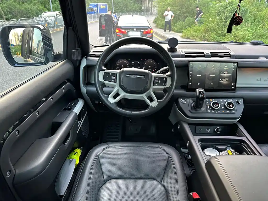 Land Rover Defender — миниатюра 7