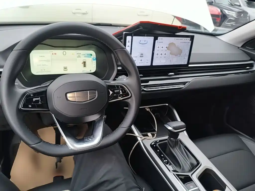 Geely Emgrand — миниатюра 10