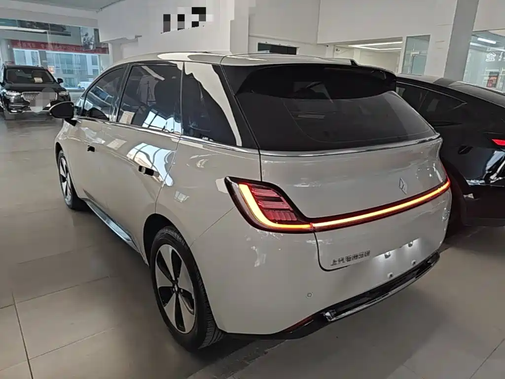 Baojun Yunduo — миниатюра 5