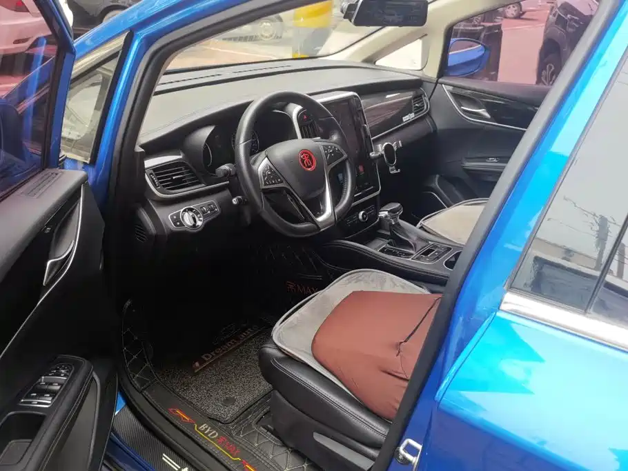 BYD MAX — миниатюра 9